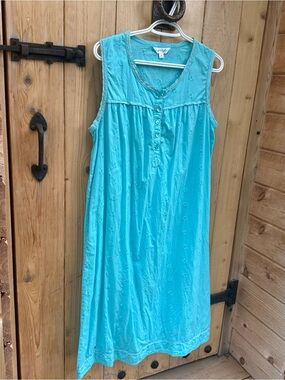 Vanity Fair Vintage Style Aqua Blue Eyelet Nightgown Sleeveless Sleep Dress